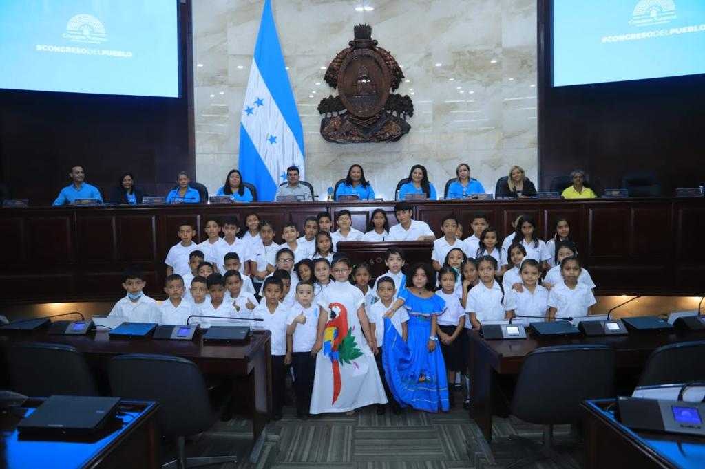 Congreso del Pueblo recibió visita guiada de estudiantes de la Escuela Mixta Dr. Marco Aurelio Soto